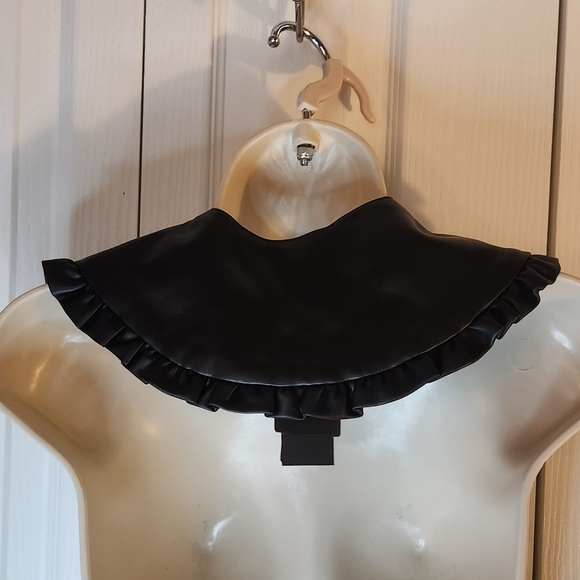 NWT Steve Madden Black Ruffled Faux Leather Detachable Collar - Picture 3 of 10